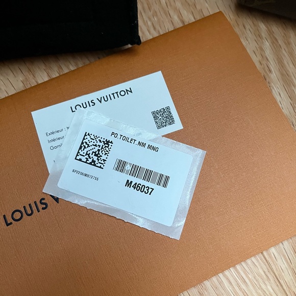 Louis Vuitton Toiletry Pouch 26 Clutch - Picture 2 of 7